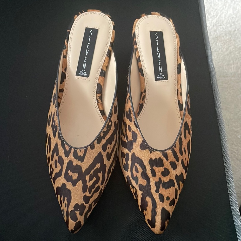Beautiful never worn Steve Madden Ponyhair mules. Size 7.5